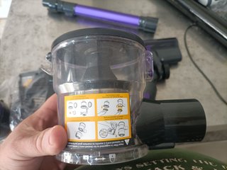 - Aspiradora sin cable potente ligera