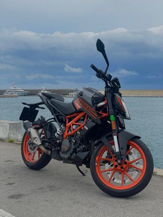 KTM Duke 125cc 2022 Negra y Naranja