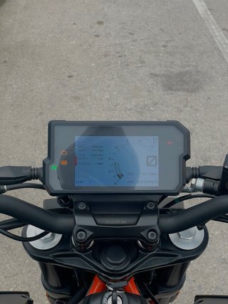 KTM Duke 125cc 2022 Negra y Naranja