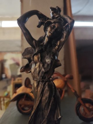Figura de moto artesanal de metal 8 y 10€