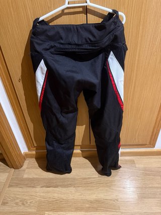 Chaqueta y pantalón Dainese conjunto de verano.