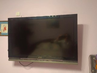 Televisión Sony Negra y Plateada