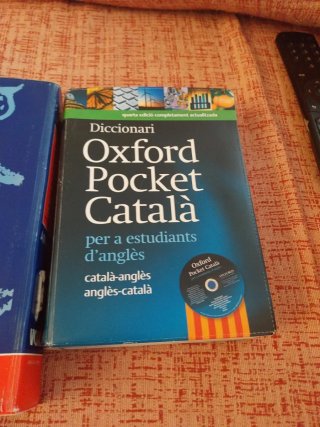 Dicc Oxford Cat/ing  y Diccionario Castellano Vox