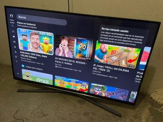 Samsung 40" Smart TV Como Nueva Mando Original