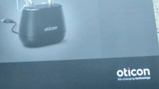 Audífonos Oticon.