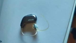 Audífonos Oticon.