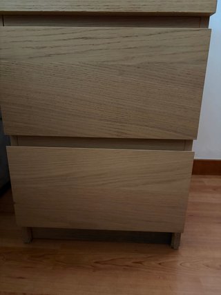 Mesitas de noche Ikea madera con el cristal