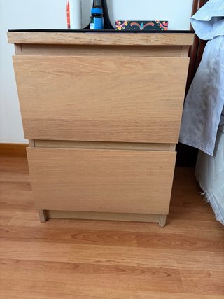 Mesitas de noche Ikea madera con el cristal