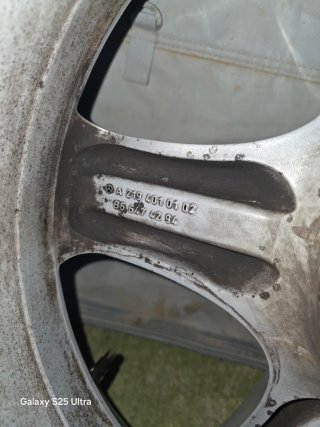 Se vend 4 Llanta 18  Mercedes Benz CLS ORIGINAL