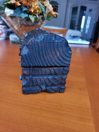 Cofre hucha madera con detalles metálicos