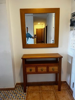 Mueble recibidor pino con espejo y mimbre
