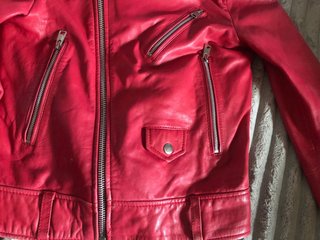 Cazadora biker rojo/fucsia de la marca MANGO.