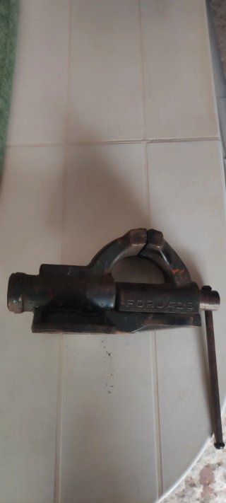 Tornillo de banco forjado