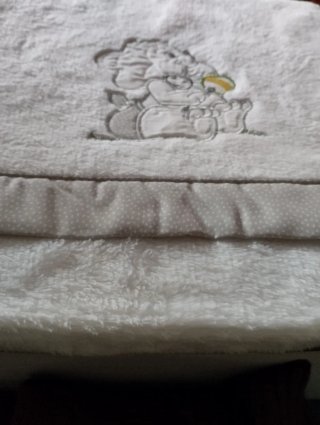 Ropa de cuna rosa con conejitos