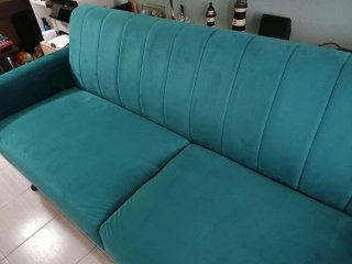 Sofá de terciopelo verde esmeralda