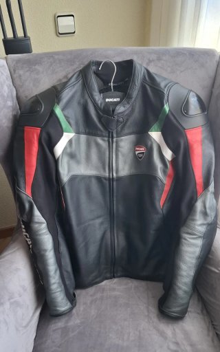 Espectacular Cazadora Ducati Corse Negra piel Orig