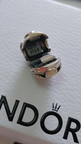 Clip Pandora Lindas margaritas (con esmalte)