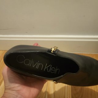 Botines Calvin Klein Tacón Aguja Negro