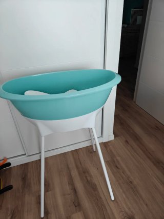Bañera Luma para bebé con patas y reductor