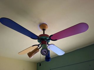 Ventilatore da soffitto multicolore con pale