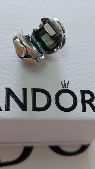 Clip Pandora Lindas margaritas (con esmalte)