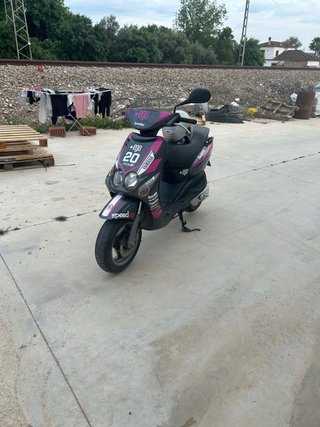 Yamaha neos  49cc Negra y Rosa
