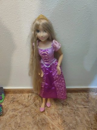 Muñeca Rapunzel Disney con Tiara