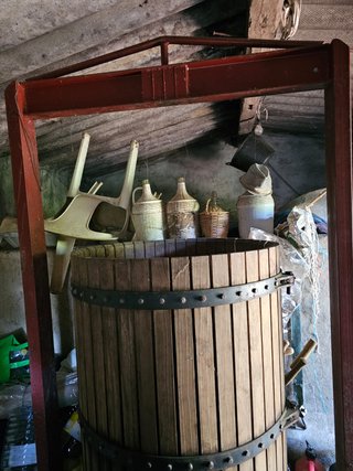 Prensa de vino de madera