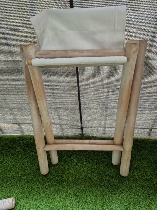 Hamaca de terraza de bambú y tela con reposapies.
