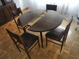 Mesa de comedor redonda con 4 sillas