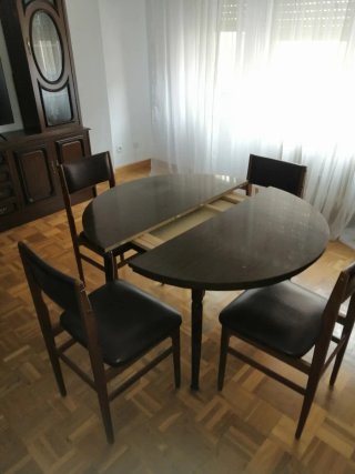 Mesa de comedor redonda con 4 sillas