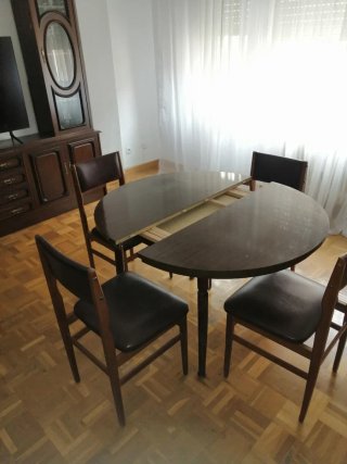 Mesa de comedor redonda con 4 sillas