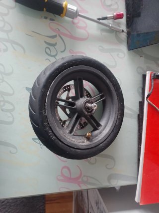 Rueda patinete eléctrico con disco freno