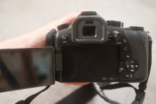 Fotocamera Panasonic Lumix DMC-FZ2000 (scatola originale)