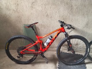 Bicicleta Scott Spark RC Naranja