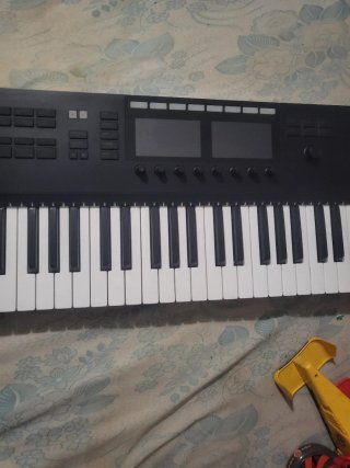 Native Instruments Kontrol S49 MK3 Urge