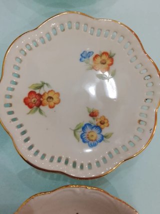 Piattini in porcellana decorati