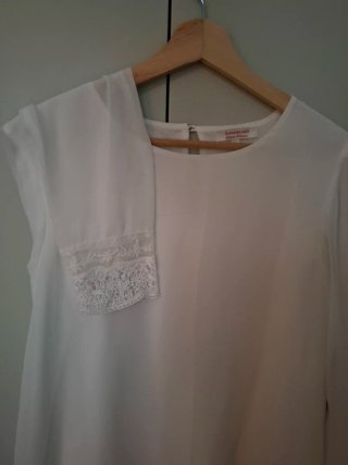 Blusa blanca manga larga con encaje