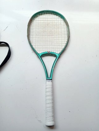 Raqueta de tenis Rossignol antigua
