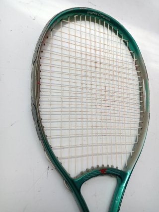 Raqueta de tenis Rossignol antigua