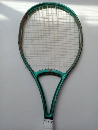 Raqueta de tenis Rossignol antigua