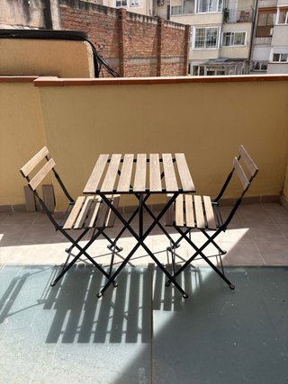 Mesa y 2 sillas de terraza plegables