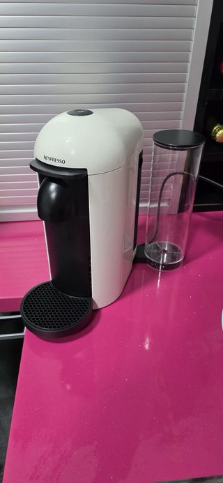 Cafetera Nespresso Vertuo Plus Blanca