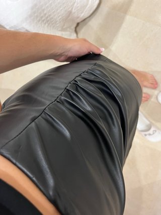 Falda pantalón cuero negra