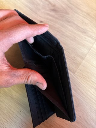 Billetera Negra y Dorada con Águila