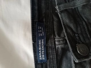 Pantalones Zara negros con bordado floral