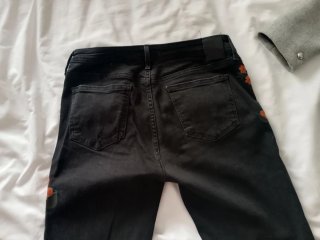 Pantalones Zara negros con bordado floral