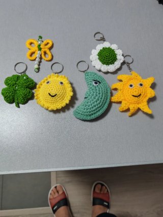 Llaveros hechos a mano: sol, luna, trébol, flor, m