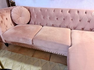 SOFÁ TERCIOPELO ROSA ESTILO CHESTERFIELD