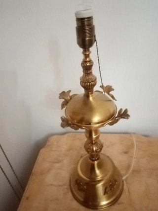 Lámpara de mesa dorada bronce
